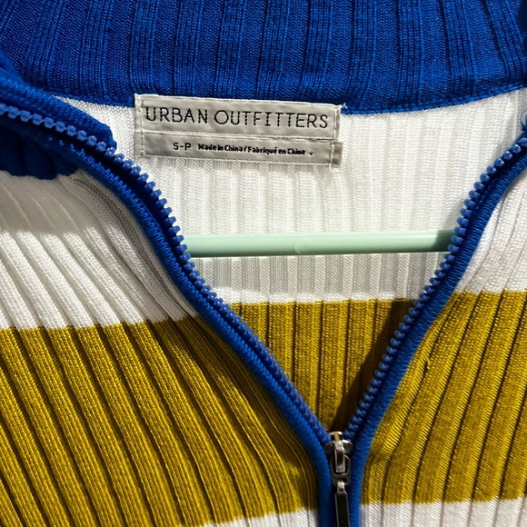 fun urban outfitters half zip up - Picture 3 of 3